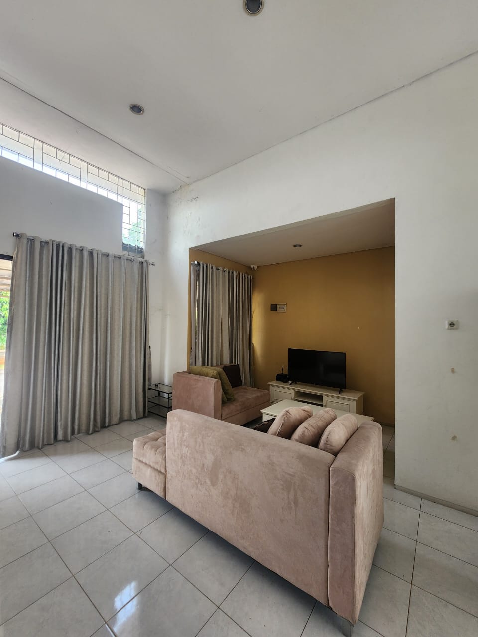 Rumah Dijual di Cluster Elysium Lippo Cikarang 